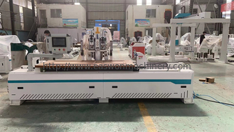 Προσαρμόσιμη μηχανή πόρτας CNC με άξονα Z 20 Σιδηροτροχιά καθοδήγησης κρεβατιού στροφής και 750W * 2/400W * 1 κινητήρες servo